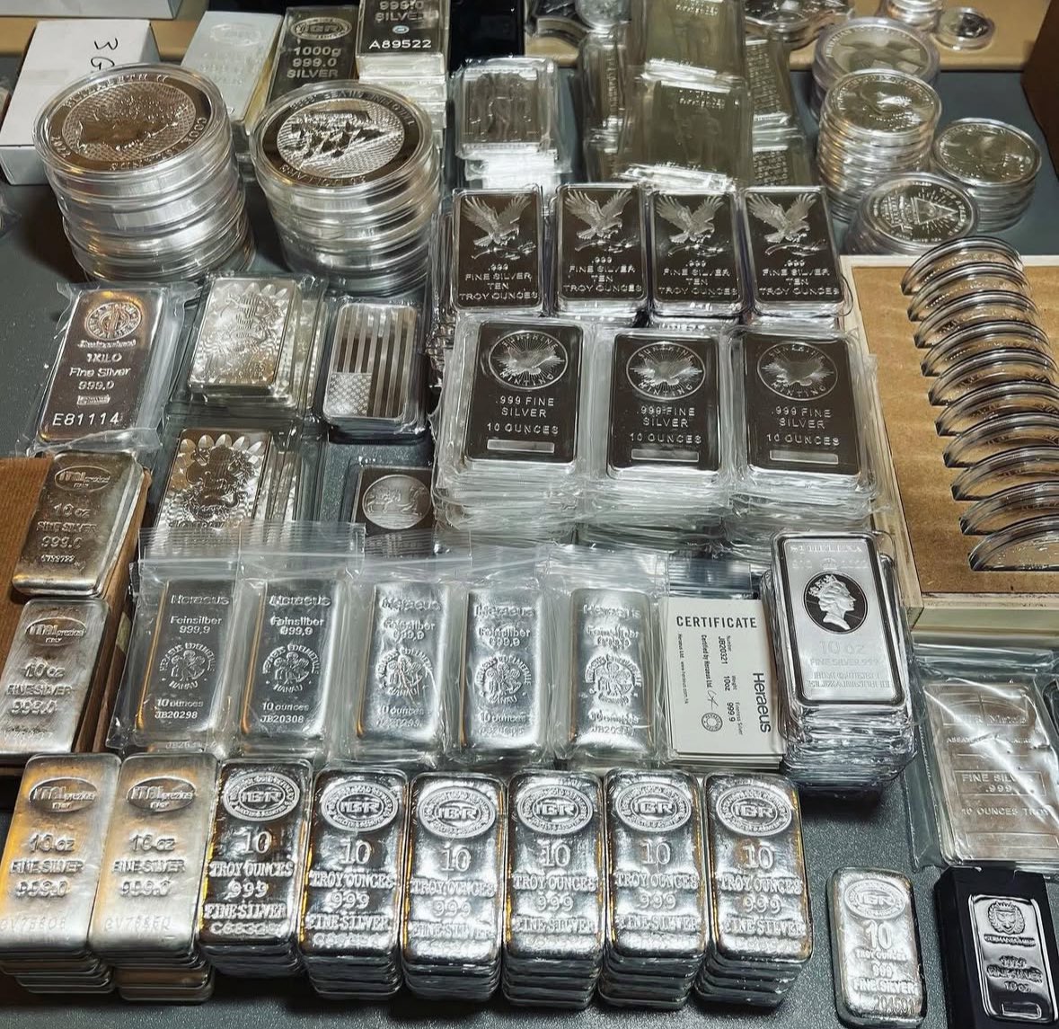 AZEL DIVEKAR tweet media