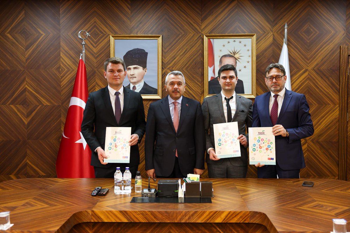 📌Rize'nin İlk Yerel Eylem Gruplardan Vali Baydaş'a Ziyaret

Rize'nin ilk Yerel Eylem Gruplarının (YEG)  temsilcileri; Pazar Kaymakamı Hamza İnam, Pazar Belediye Başkanı Neşet Çakır, Pazar YEG temsilcisi Sinan Kartal, Güneysu Kaymakamı Eyüp Gürdal, Güneysu Belediye Başkanı Rıfat