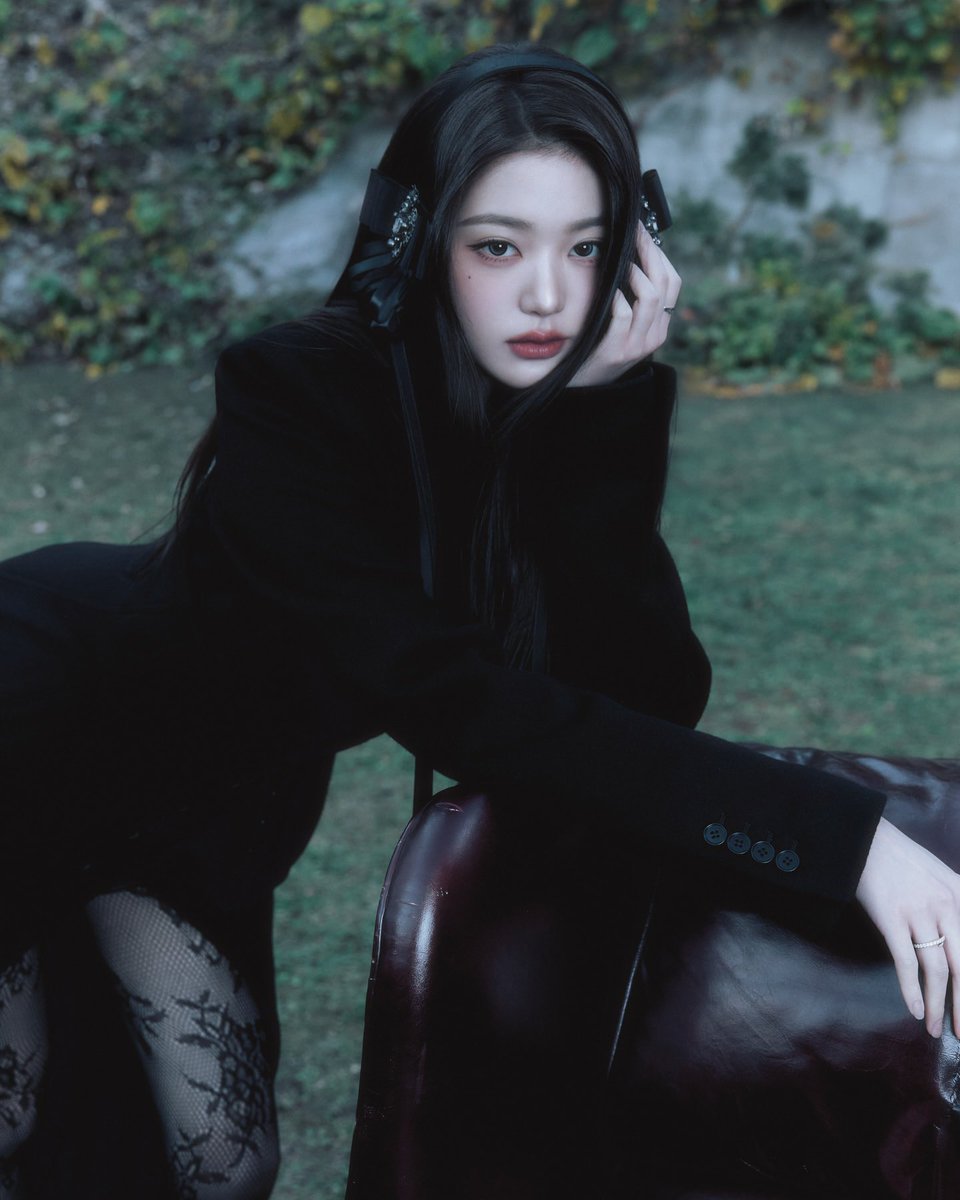 wonyoungdollz's tweet photo. This look was everything 🖤 https://t.co/MyixQFz4yO