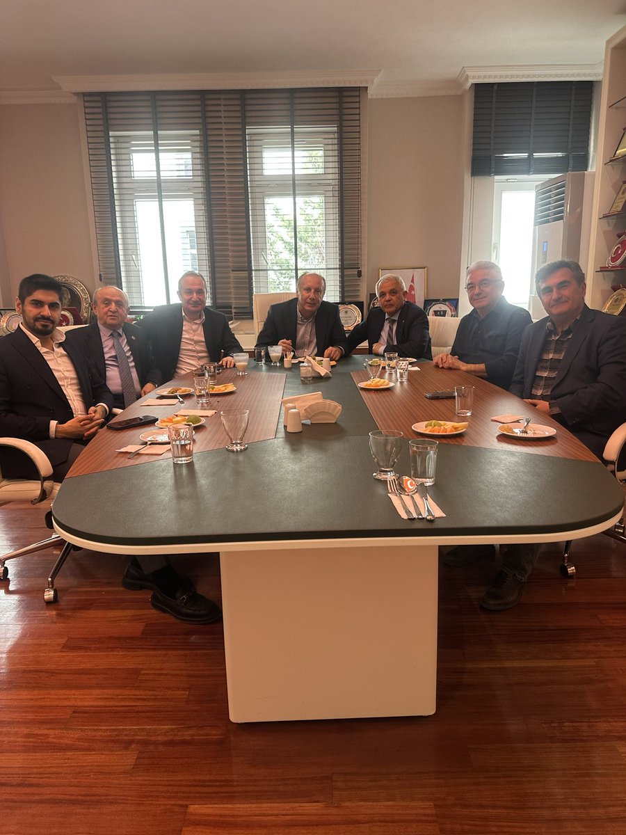halililkercelik's tweet photo. Sayın @vekilince ile birlikte Mamak Belediye Başkanımız Sayın @veligunduzsahin i ziyaret ettik. Nazik misafirperverlikleri için kendilerine çok teşekkür ediyoruz. @s_turpcu @MamakBelediyesi https://t.co/duphWHETaN