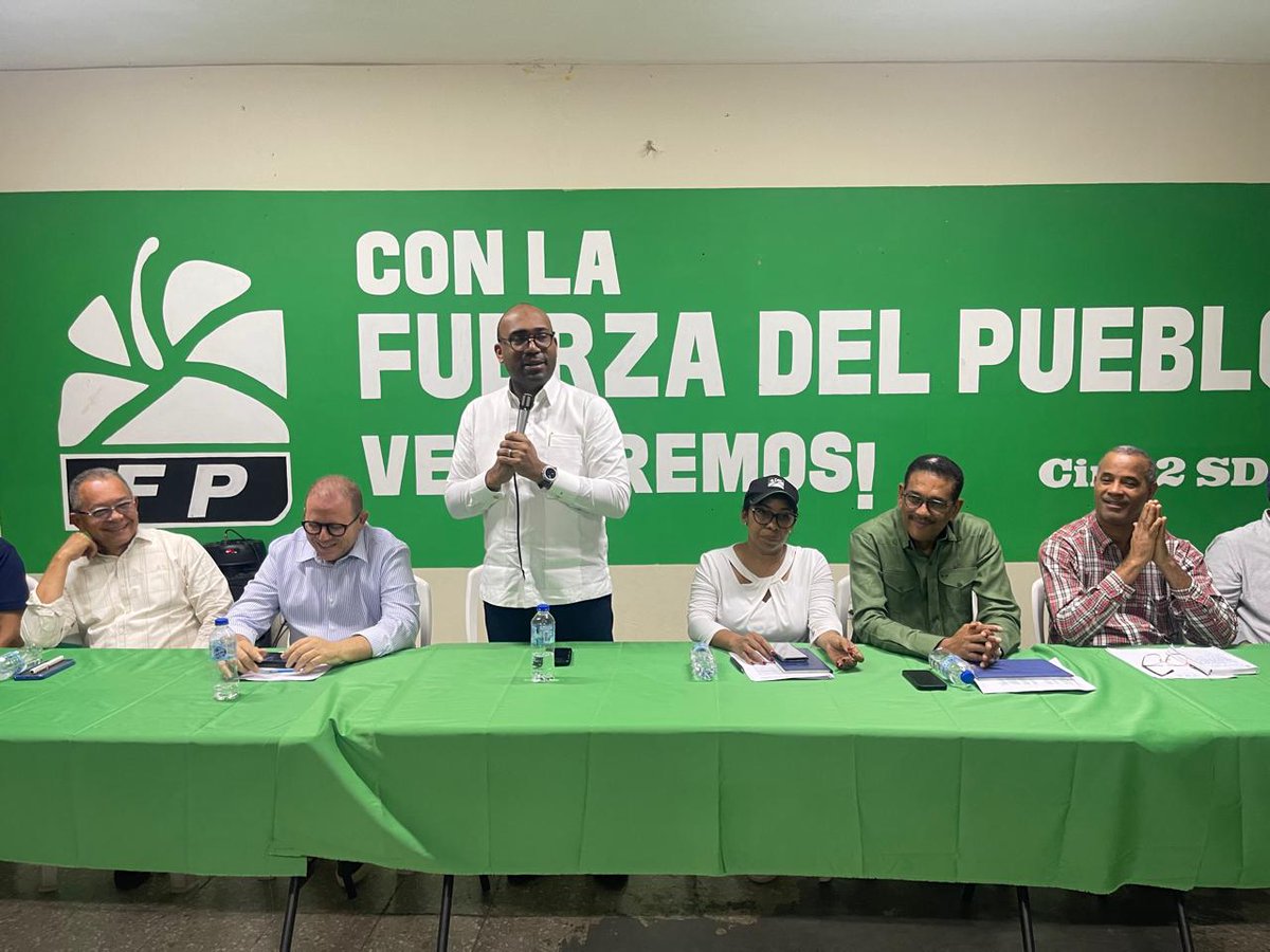 AlexandrapenaRD's tweet photo. La Circ #2 de SDE, realiza su elección de cargos en un acto cargado de madurez política, de unidad, de reconocimiento al trabajo de los dirigentes y claro en el trabajo a realizar para que la #FuerzaDelPueblo gane las elecciones en el 2028, tanto en febrero como en mayo, para bienestar del pueblo dominicano. #OrganizaciónFP
@BautaRojas @FPcomunica @nconcepcion