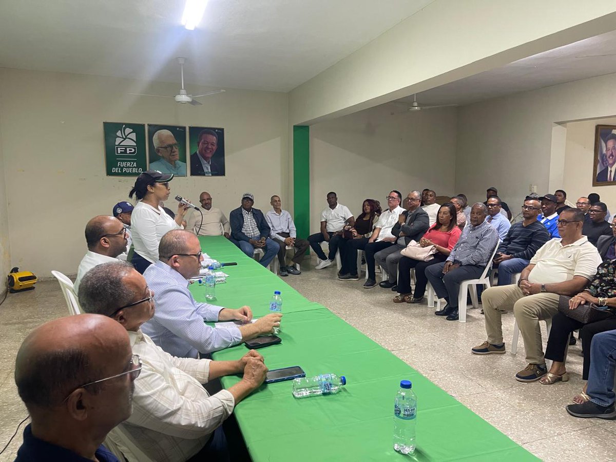 AlexandrapenaRD's tweet photo. La Circ #2 de SDE, realiza su elección de cargos en un acto cargado de madurez política, de unidad, de reconocimiento al trabajo de los dirigentes y claro en el trabajo a realizar para que la #FuerzaDelPueblo gane las elecciones en el 2028, tanto en febrero como en mayo, para bienestar del pueblo dominicano. #OrganizaciónFP
@BautaRojas @FPcomunica @nconcepcion