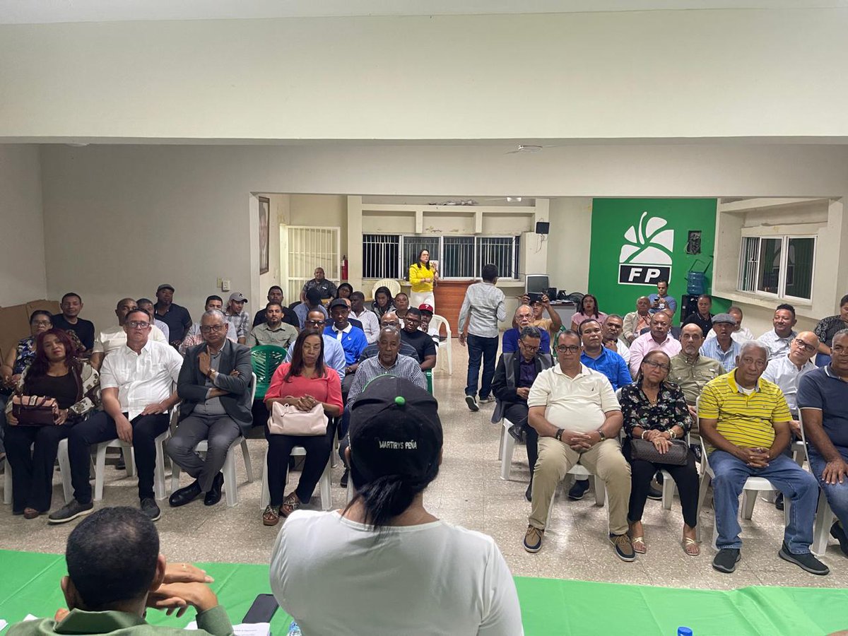 AlexandrapenaRD's tweet photo. La Circ #2 de SDE, realiza su elección de cargos en un acto cargado de madurez política, de unidad, de reconocimiento al trabajo de los dirigentes y claro en el trabajo a realizar para que la #FuerzaDelPueblo gane las elecciones en el 2028, tanto en febrero como en mayo, para bienestar del pueblo dominicano. #OrganizaciónFP
@BautaRojas @FPcomunica @nconcepcion