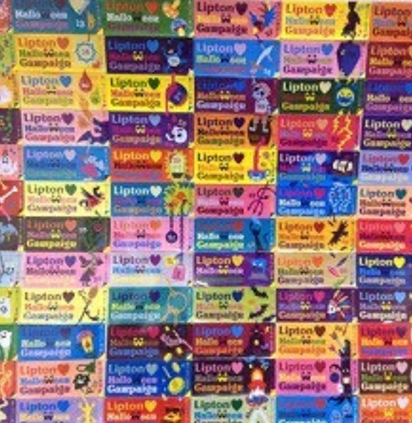 pikarinzu18's tweet photo. 2007年あたり、
なんでリプトンの紙パック流行ったかって？

味がおいしいとかそういうことじゃないのよ。
「持ち歩けるステータス」だったの。

アクセサリー感覚。 https://t.co/SpA466AlqF