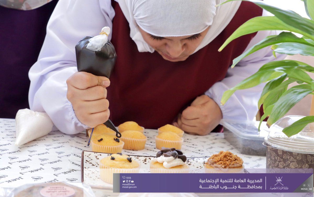 MOSD_SB's tweet photo. ضمن إطار الشراكة المجتمعية لدعم ذوي الإعاقة بجنوب الباطنة؛ نظم كافية جاك آند جي بالرستاق  ورش الشوكولاتة للحالات الملتحقة بمركز الوفاء لتأهيل الأشخاص ذوي الإعاقة ، تضمنت ورش تطبيقية في صناعة الشوكولاتة الساخنة والرسم على الكيك والبسكويت في أجواء تفاعلية ومرحة. https://t.co/paX3AFvfh4