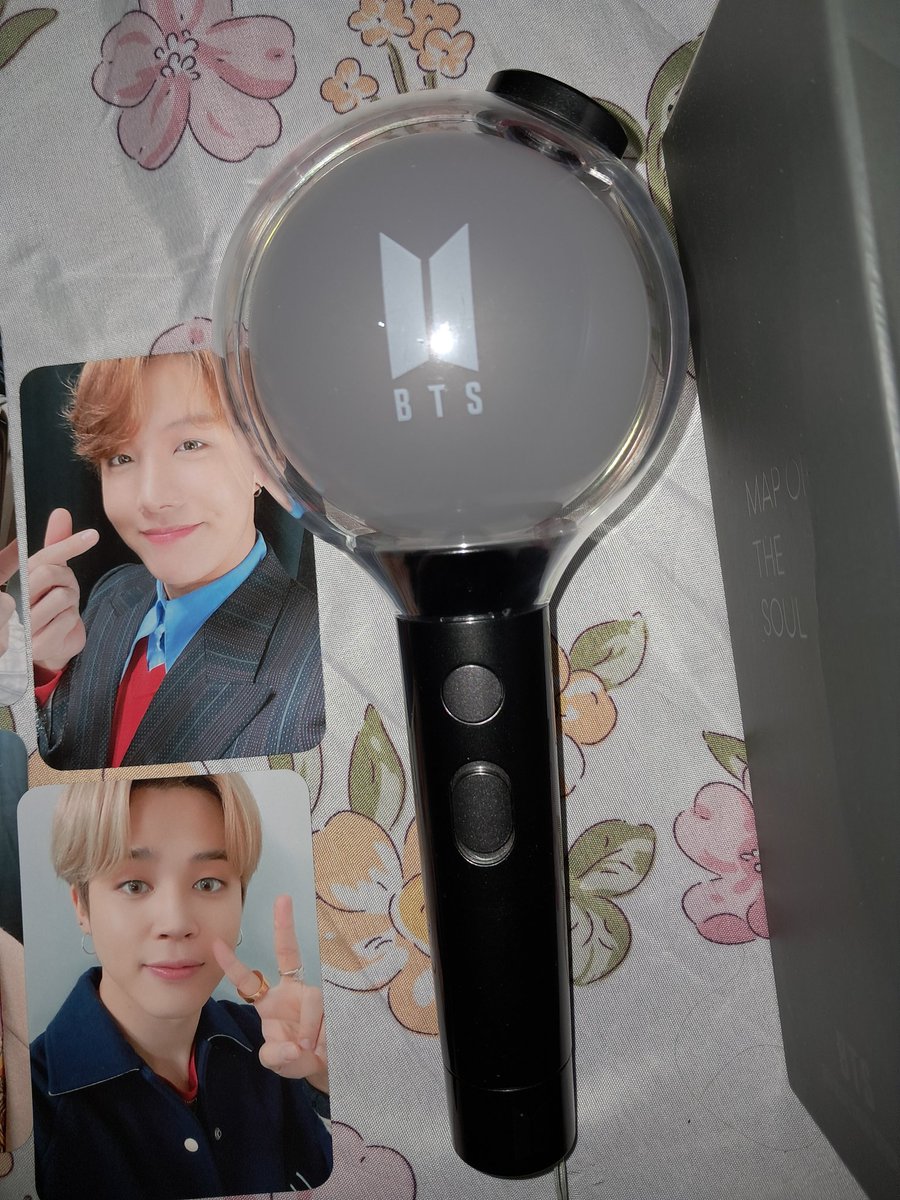 ktaevij's tweet image. WTS BTS Lightstick SE
Kondisi masih bagus —  belum pernah dipakai ke konser, kecuali event bts. Box sedikit damage (bawaan dari pertama beli)
💰 500k (nego tipis)
📍Padang
Dapet photocard+batrai+nanti bakal dapet free gift photocard bts (random)
DM yaa 🤍

#LSbts #WTS #BTS