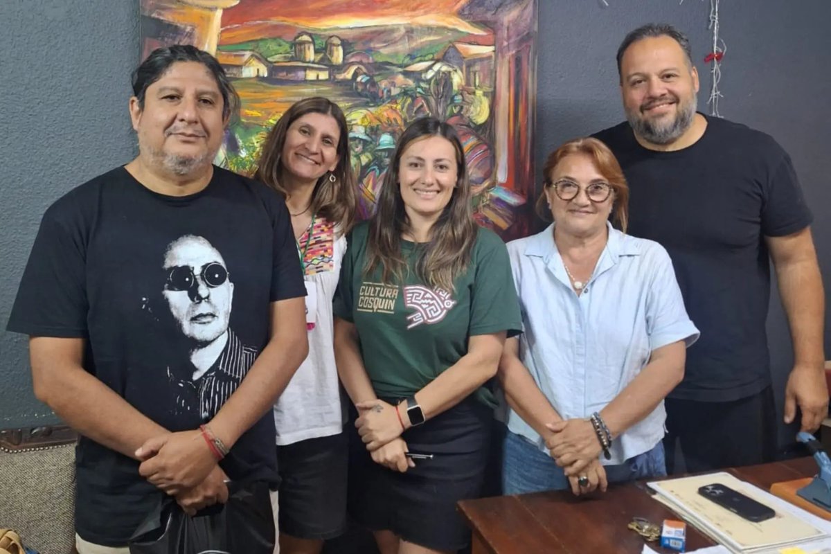 El Mercado Artesanal de Salta articula acciones con la comisión organizadora de la Feria Nacional Cosquín
🔗culturasalta.gov.ar/el-mercado-art…