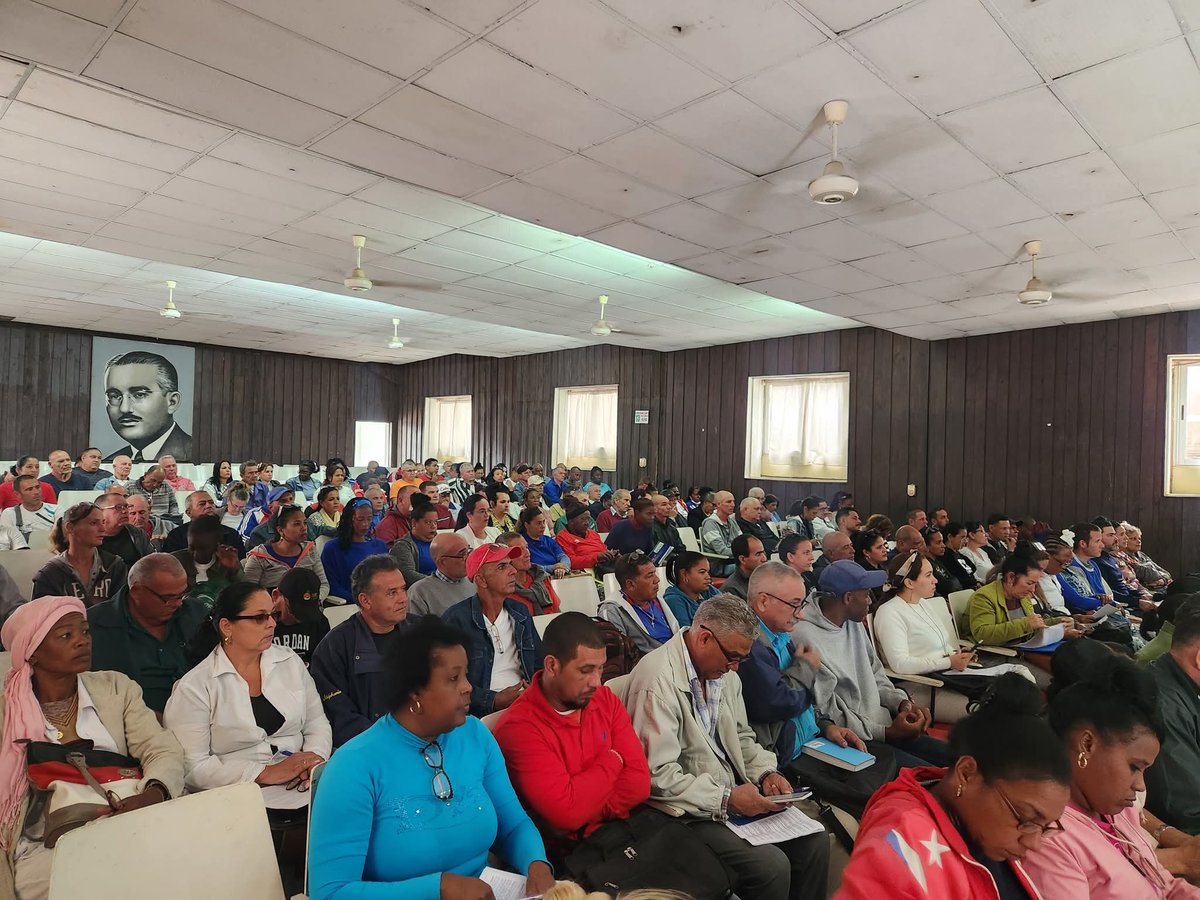 Producir, generar  ingresos en divisas, elevar las exportaciones,  transformación energética de empresas y entidades, incrementar la producción de alimentos con el pueblo y para el pueblo es la palabra de orden de los colombinos. #MatancerosEnVictoria #DePieYCombatiendo