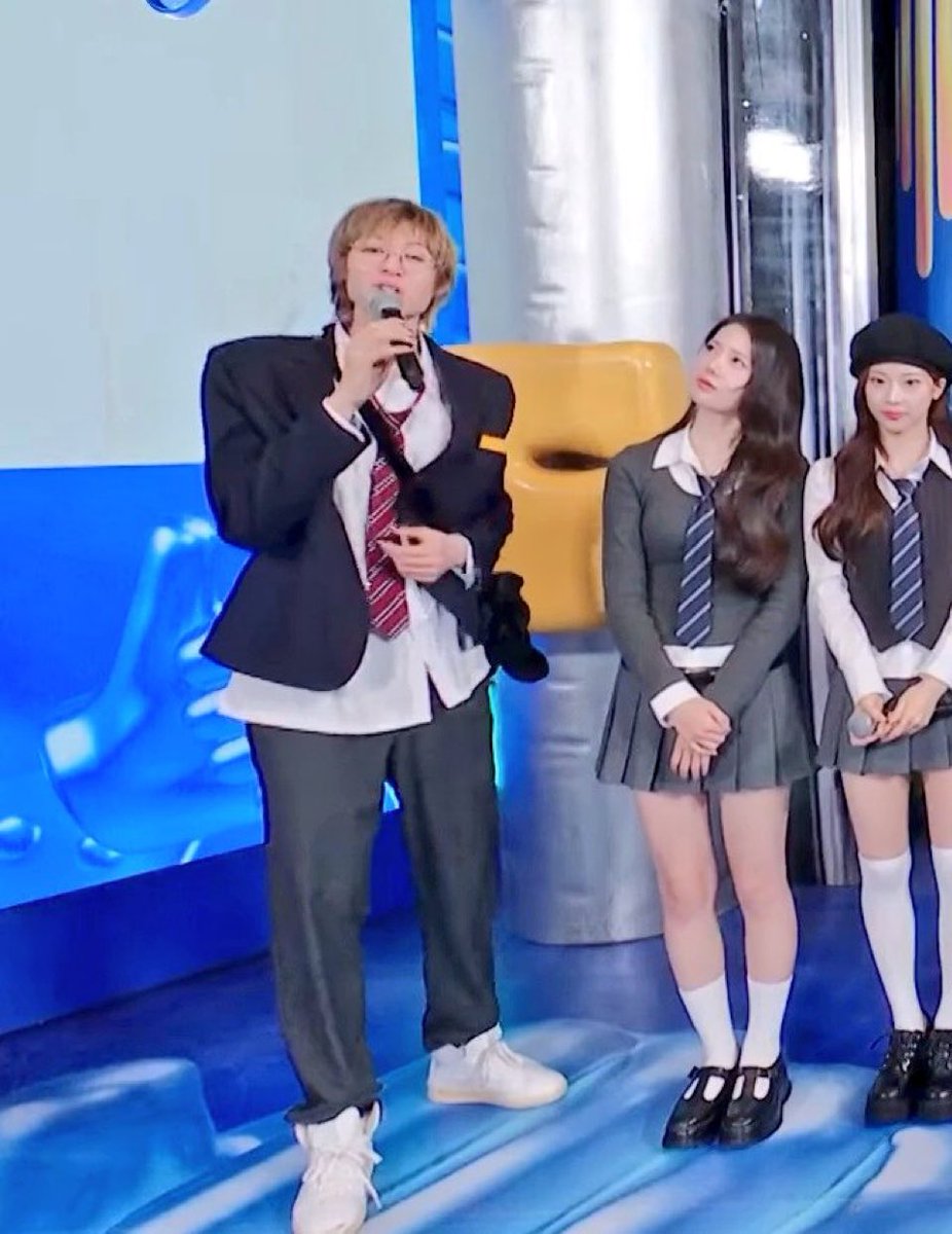 The size difference between BABYMONSTER and Martin CORTIS😭