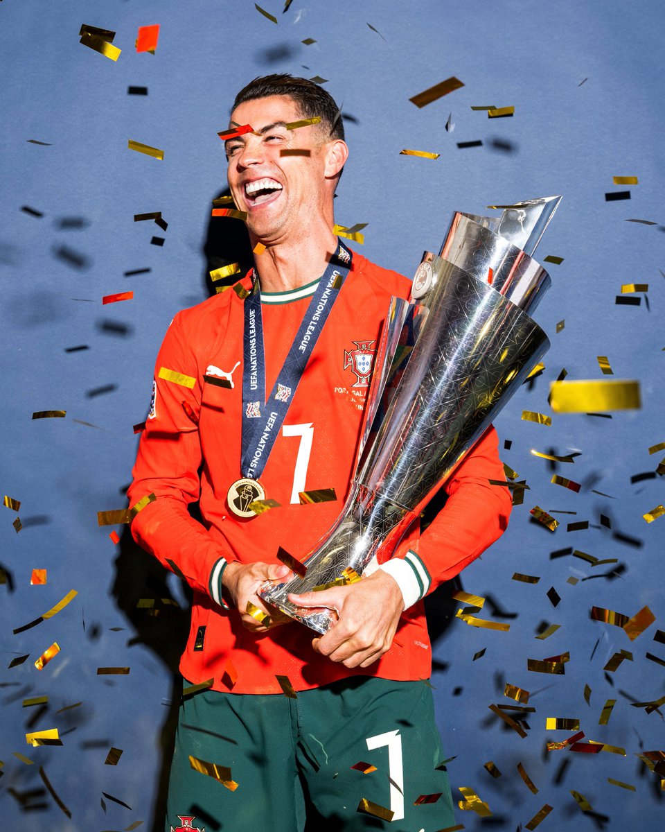 selecaoportugal's tweet image. Sabemos o que o Capitão fez na última Liga das Nações 🏆👀 

#FazHistória | #NationsLeague