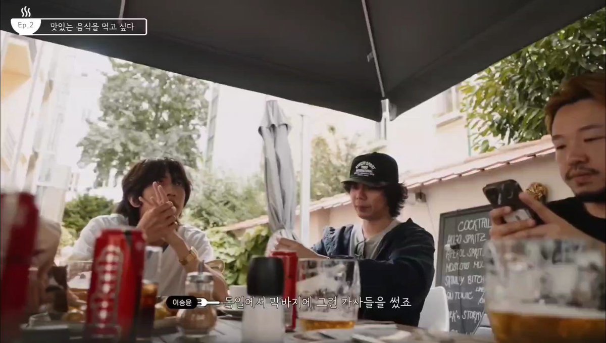 23년 11월 음감회 있던 날까지 가사는 단 한 줄도 쓰지 않았다고 했었으니 독일 가기 전 약 2개월 동안 쏠다웃 리턴매치 검을현을 제외한 대부분의 가사를 모두 쏟아냈단 거잖아