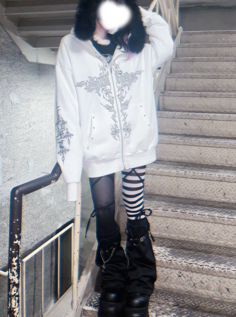 ·.⟡┈┈┈┈┈︎ ✧┈┈┈┈┈⟡.·

これから大活躍のパーカー🖤

ラインストーンがｷﾗｷﾗでかわち✧︎*。

絶妙な最高の丈感ですっ!!

⬇️Amilige公式サイト⬇️
a-am-studio.jp/apps/staffstar…

·.⟡┈┈┈┈┈︎ ✧┈┈┈┈┈⟡.·

#Amilige #地雷系 #地雷