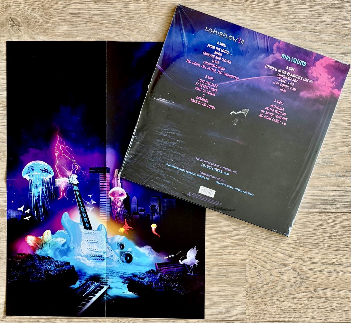 purplefunker's tweet photo. 🔥Prince • LOTUSFLOW3R ~ MPLSOUND🔥

2009 First Pressing 
Vinyl 2LP
+ Double-Sided Poster
Gatefold Sleeve

#NowPlaying #Prince
#Lotusflow3r #MPLSound 
#Prince4Ever #VinylAddict #Vinyl https://t.co/X3apzEuGB7