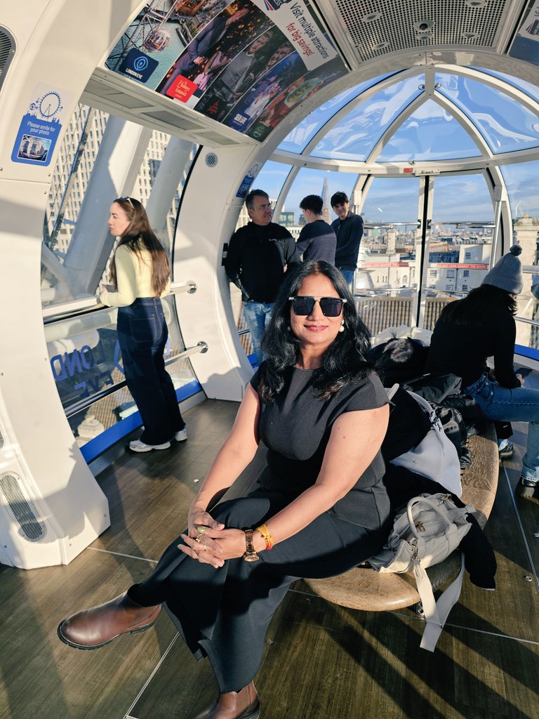 On tour of London 
<a href="/visitlondon/">Visit London</a> #Eyeoflondon