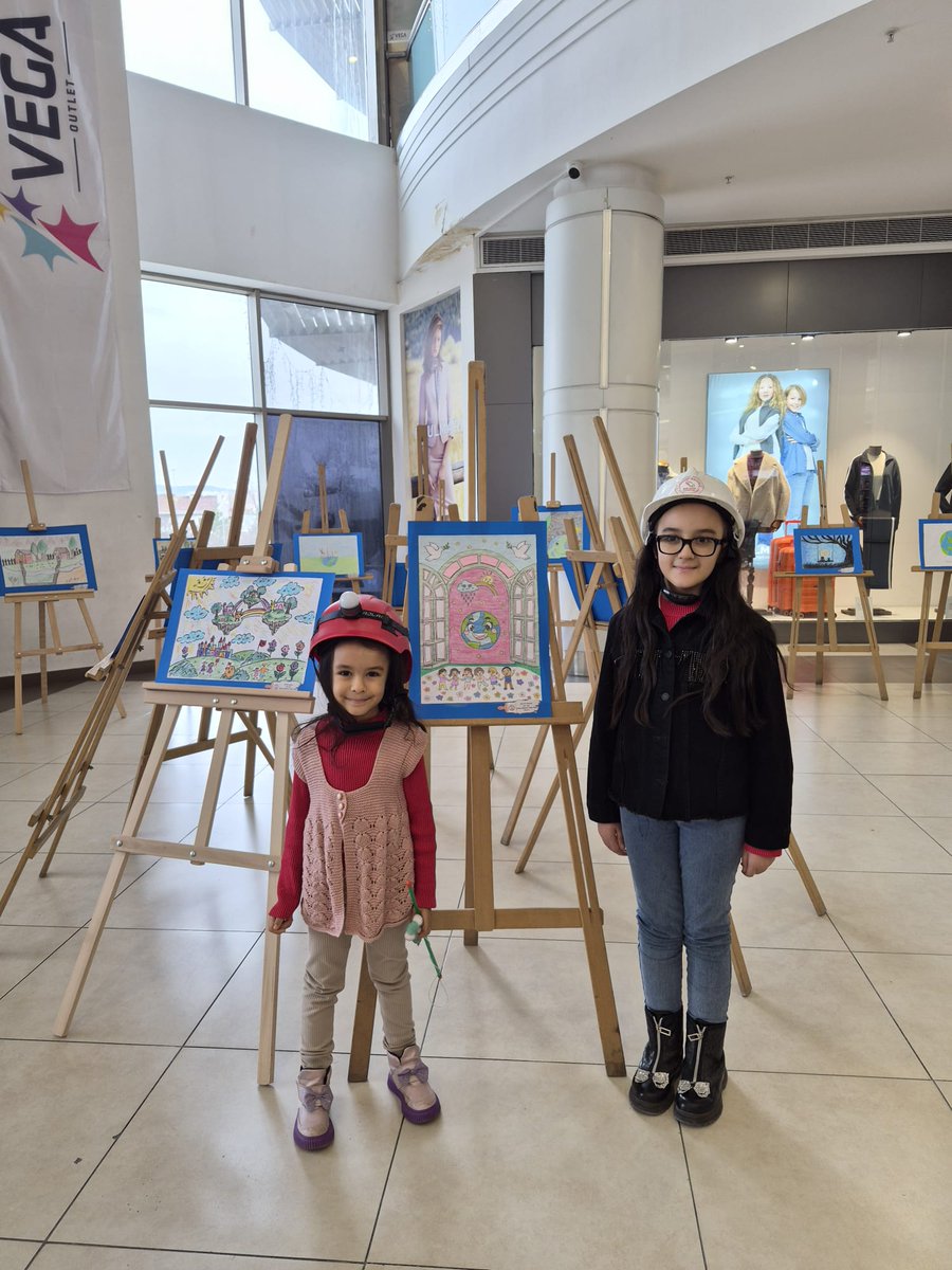 🎨 Depremden etkilenen çocuklarımızın hayallerini yansıtan resim sergisi…
Her resim umut, her renk iyileşme.
📍 VEGA AVM – Eskişehir
📅 5 Şubat
⏰ 10.00–21.00
Çocuklarımızın gözünden umuda tanıklık etmek isteyen herkesi bekliyoruz.
<a href="/meb_dhgm/">Destek Hizmetleri Genel Müdürlüğü</a> <a href="/mebakub/">MEB AKUB</a> 
<a href="/MetinTayarer/">Metin TAYARER🇹🇷🇹🇷🇹🇷</a>