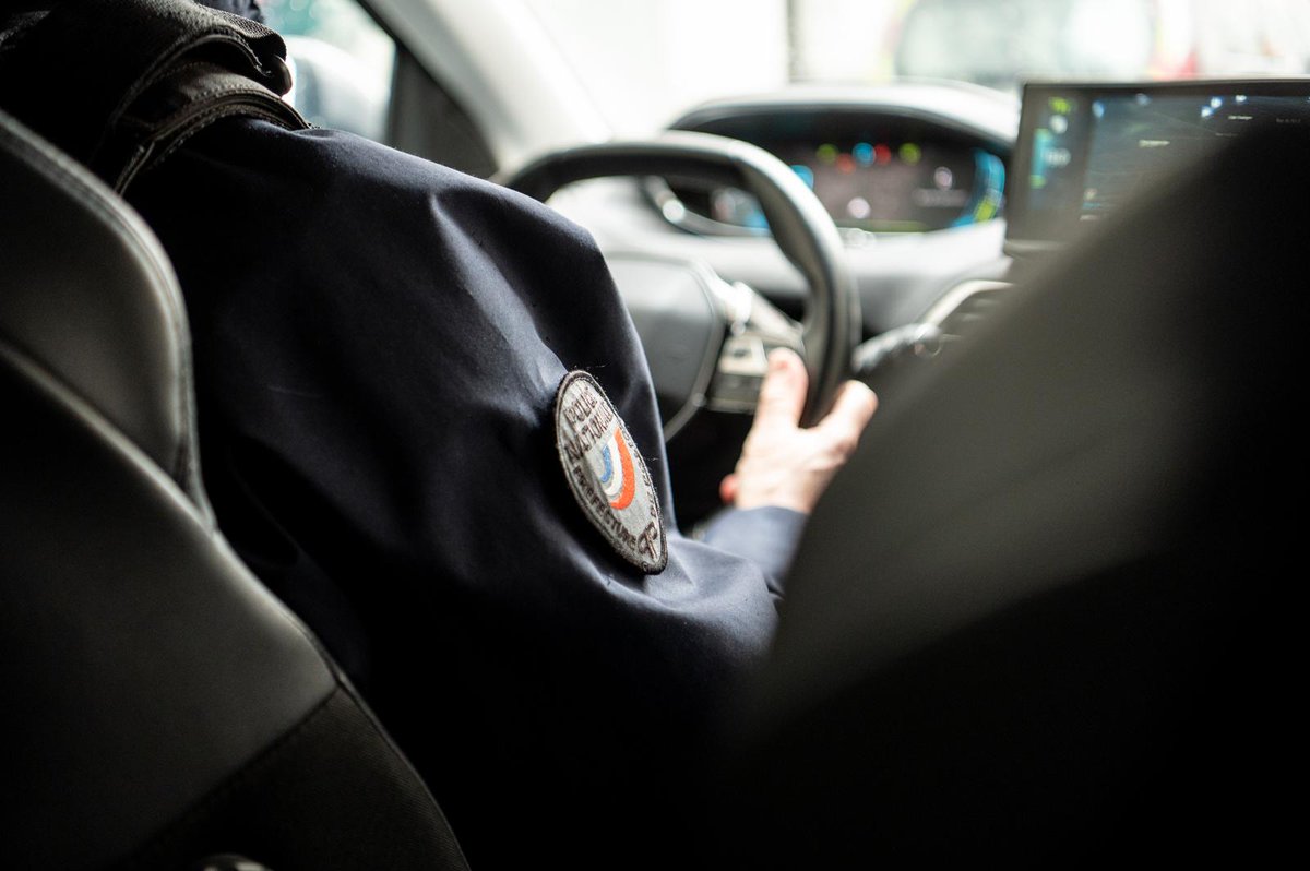 Image de Préfecture de Police - #StopAuxVols | Ce mercredi, à #Villemonble, lors d'un contrôle routier, le conducteur refuse de s'ar