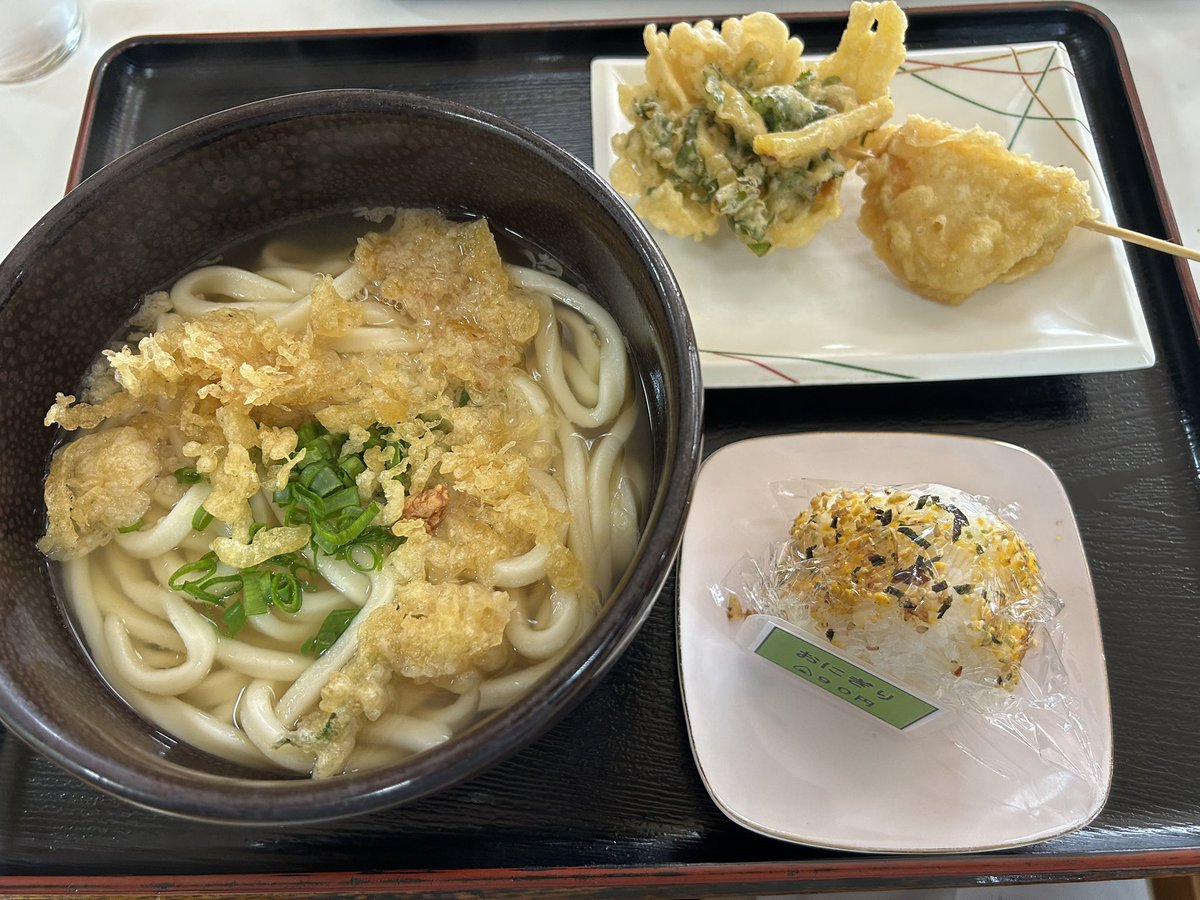 master_tks_tkcs's tweet photo. 午前中測量終わりの現場飯。
これで570円（うどん二玉）
あったまった。 https://t.co/iFUnvkIlmP