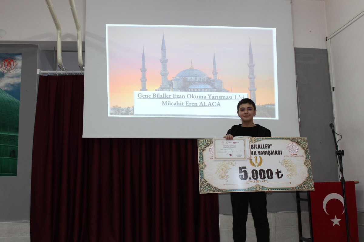 HamidiyeImam's tweet photo. Genç Bilaller Ezan Okuma Yarışması'nda okulumuz öğrencisi Mücahit Eren Alaca Bölge finalinde birinci olmuştur. Emeklerinden dolayı öğretmenimiz Hakan Yıldızhan' ı ve öğrencimiz Mücahit Eren Alaca'yı tebrik ederiz. https://t.co/uL4vvAmfUl