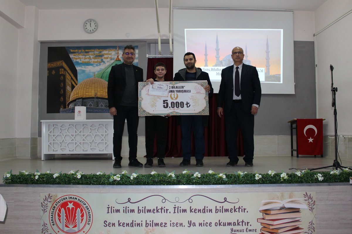 HamidiyeImam's tweet photo. Genç Bilaller Ezan Okuma Yarışması'nda okulumuz öğrencisi Mücahit Eren Alaca Bölge finalinde birinci olmuştur. Emeklerinden dolayı öğretmenimiz Hakan Yıldızhan' ı ve öğrencimiz Mücahit Eren Alaca'yı tebrik ederiz. https://t.co/uL4vvAmfUl