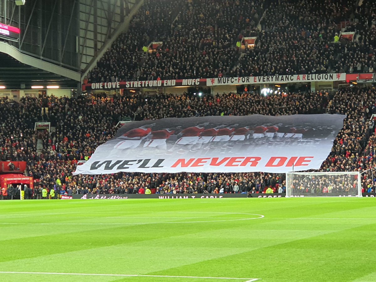 Stretford End Flags tweet media