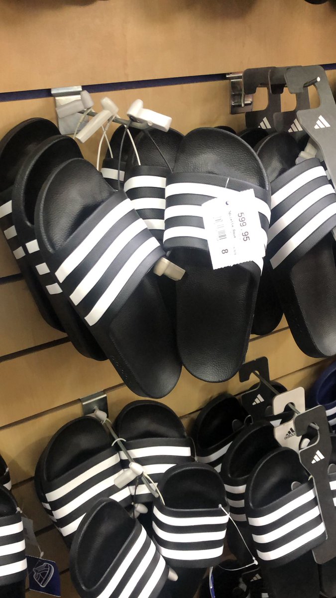 Ayatollah Bamenei tweet media