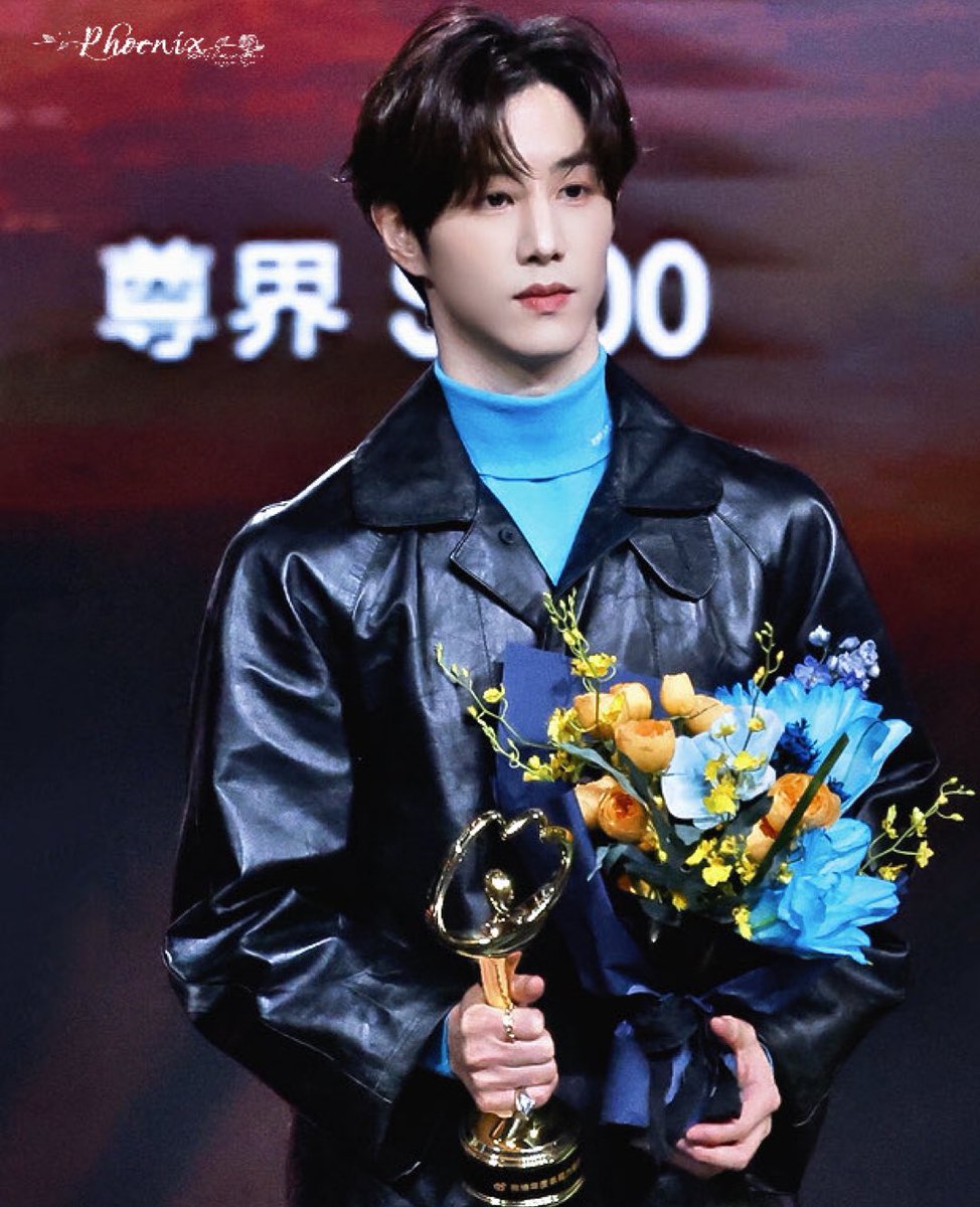 Congratulations #MarkTuan from #GOT7 for winning "Performance Artist Of The Year" at Weibo Night Annual Ceremony
