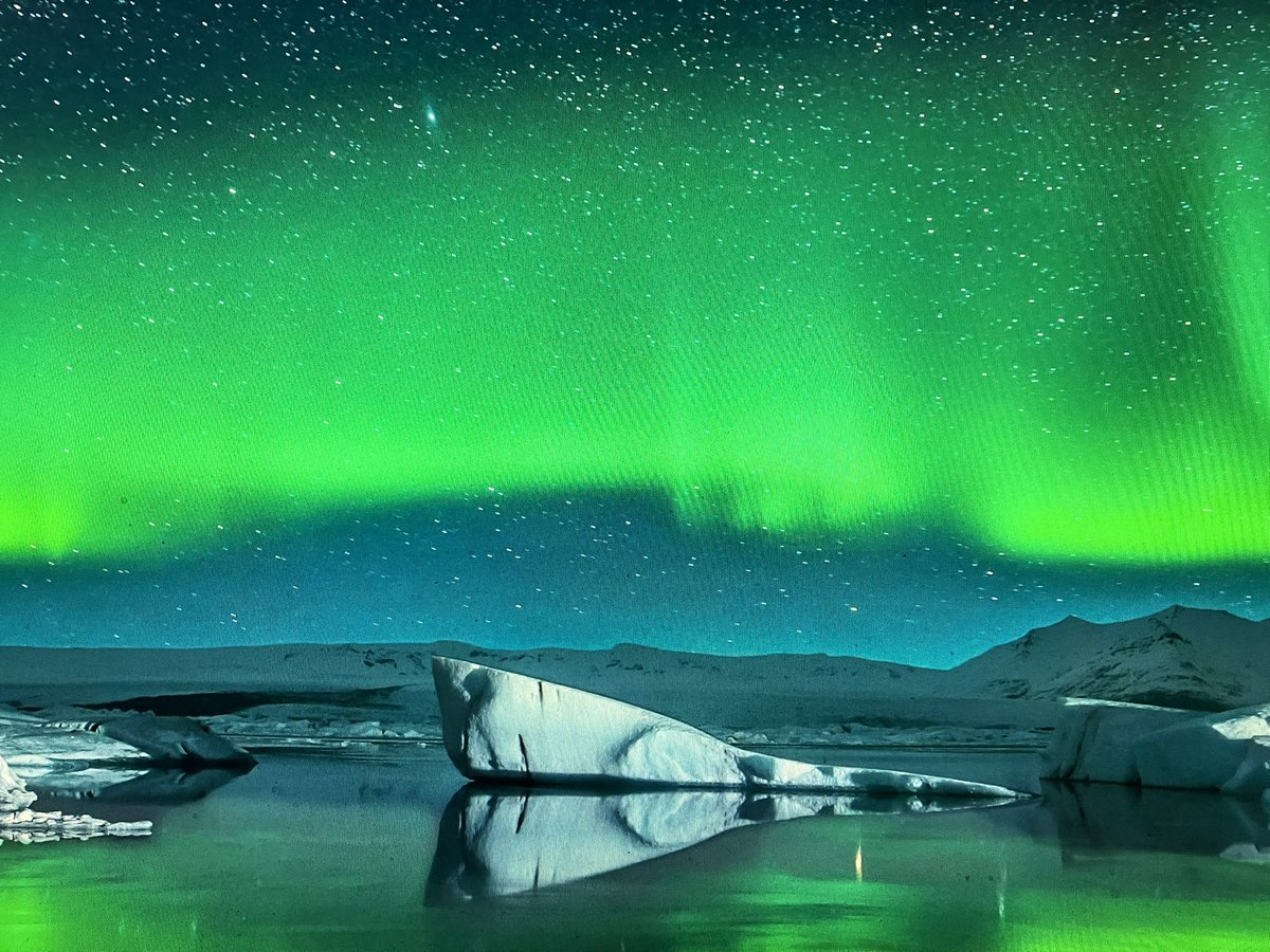 emilyedwards349's tweet image. This was my screen saver this morning as I switched on my computer 

#WritingCommunity #writersoftwitter #screensaver #thursdayvibes