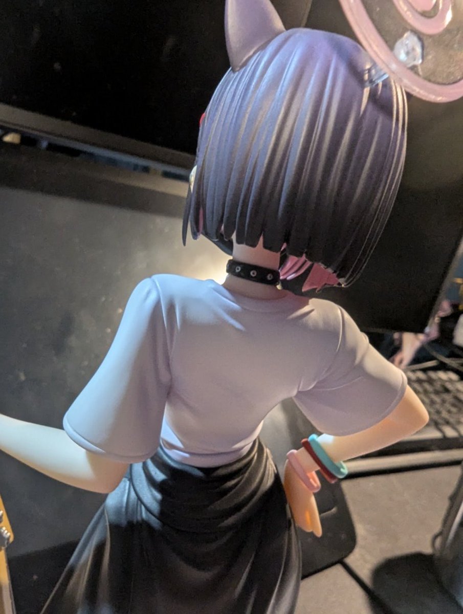 カズサ(ブルーアーカイブ) 「バンドカズサフィギュア届いた!!!!カワイイネコチャ…」|渡火のイラスト