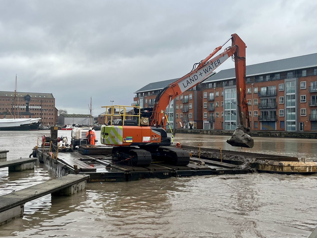 Great to see much needed dredging of Gloucester Docks over the past week, and today 🙌🏻  <a href="/CanalRiverTrust/">Canal & River Trust</a> <a href="/GloucesterCity/">Gloucester City Council</a> #Gloucester