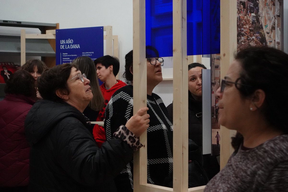 compromis_cata's tweet image. 💪 A #Catarroja continuem apostant per la cultura com a ferramenta per retrobar-nos i recuperar-nos emocionalment, malgrat la manca d'edificis. 
📸 Ahir gràcies a la @unioperiodistes inauguràrem a la Biblioteca l'exposició "Un any de la DANA"
👀 Podeu vore-la fins al 26 de febrer
