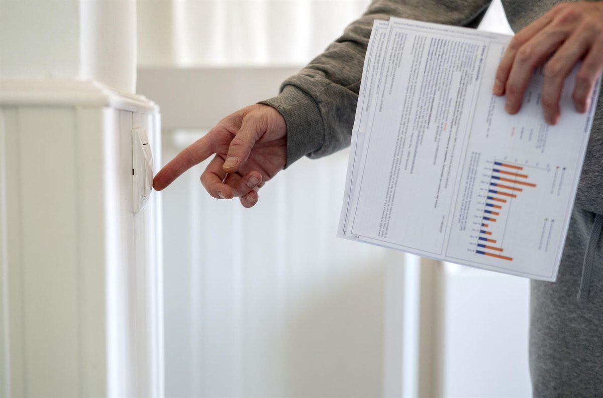 💡 Un hogar en España paga ya más de 1.200 € al año en luz y gas (133 € más que en 2025), según un estudio de la plataforma <a href="/roams_vip/">Roams</a>.

🚗 Movilidad, seguros e impuestos elevan el gasto básico hasta 21.938 €, un 66,5% del salario.

🔎 i.gal/kakYT.