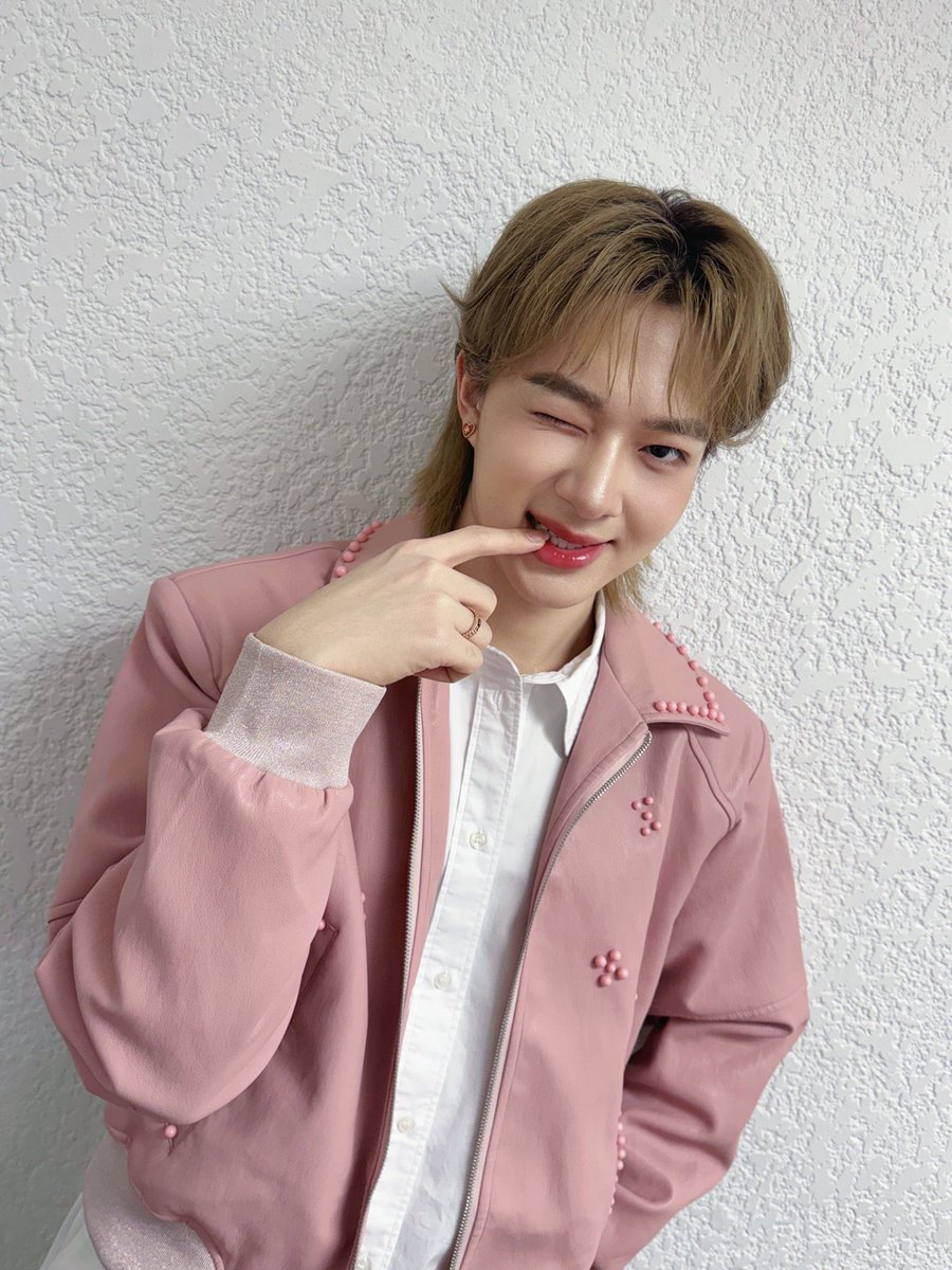 woainewofficial's tweet photo. เดือนแห่งความรักอ่ะ ปากต้องแดงก่อนนะ💋💄

NUNEW 3CE MISTYVELVET
#NuNewx3CEIVELMISTYOU https://t.co/yVRaWvsXAx