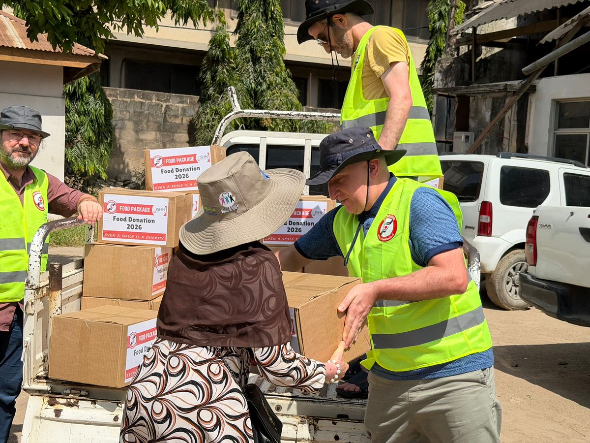 TimetohelpNL's tweet photo. Wat een geweldige terugblik💫
Onze kanjers uit Den Haag hebben in Tanzania maar liefst 40 Albino-gezinnen in Dar es Salaam mogen ondersteunen met voedselpakketten.Een actie vol betrokkenheid en hoop🤍

Deze impact was mogelijk dankzij de fijne samenwerking met Stichting Seva ✨🌍 https://t.co/M7CgaTY6wg