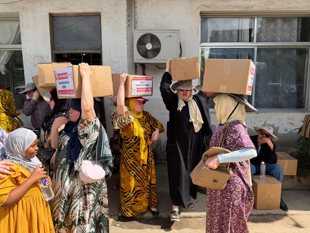 TimetohelpNL's tweet photo. Wat een geweldige terugblik💫
Onze kanjers uit Den Haag hebben in Tanzania maar liefst 40 Albino-gezinnen in Dar es Salaam mogen ondersteunen met voedselpakketten.Een actie vol betrokkenheid en hoop🤍

Deze impact was mogelijk dankzij de fijne samenwerking met Stichting Seva ✨🌍 https://t.co/M7CgaTY6wg