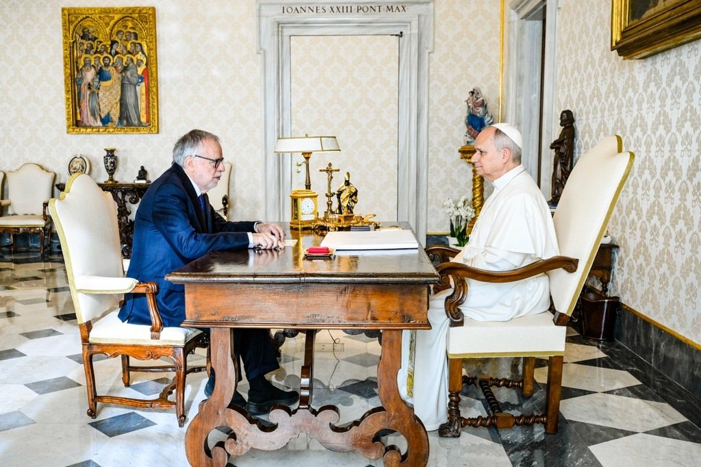 santegidionews's tweet photo. Andrea Riccardi in udienza da Papa Leone, alla vigilia del 58mo anniversario della Comunità di Sant'Egidio #6febbraio https://t.co/w4BFxsOQtO https://t.co/BIqZqpfJbs