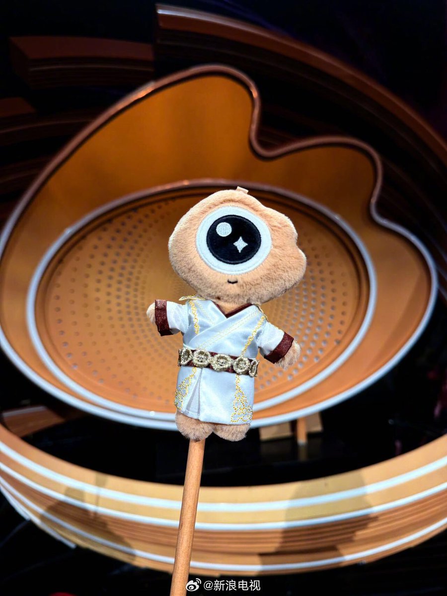 ตกต เว่ยป๋อ ตาม 12 คาแรกเตอที่ชนะโหวต
ละนี่ชุดพี่แอน ชิวสุ่ย ฟู่กุ้ย 🤣🤣🤣