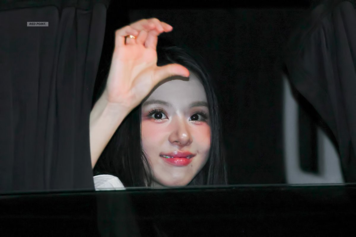 RED POINT💋. tweet media