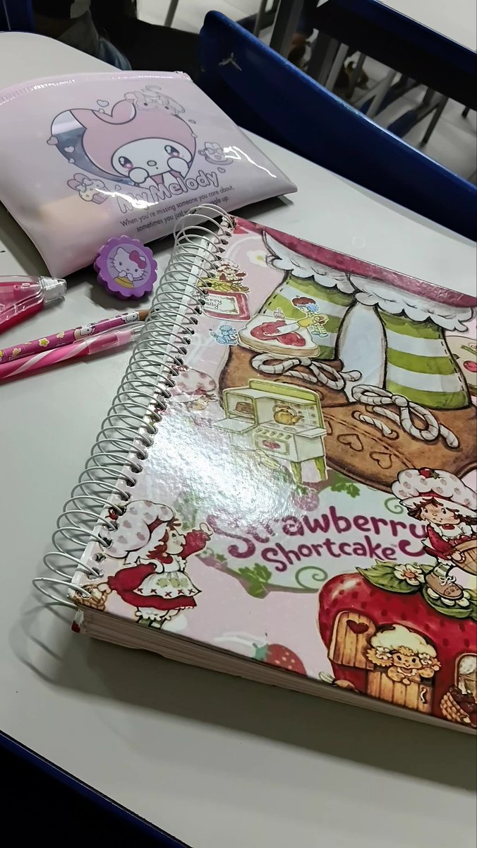 thvivi_'s tweet photo. material escolar de uma pessoa no 2° ano do ensino médio 🤓' https://t.co/tdrmLd9Lbb