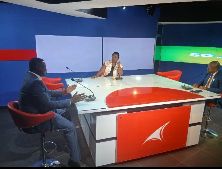 Jyambu2's tweet photo. 📺 GRAND PLATEAU spécial sur @Tele_50 avec  les députés provinciaux l’Honorable Dr. MAYIZA MBUDI Vincent de Paul élu de Boma et l’Honorable Gilbert SALABIAKU.
📺 *Rendez-vous ce soir  à 21h00, 
     *Rediffusion demain vendredi à 16h00.
@VitalKamerhe1 @BillyKambale1 https://t.co/PxQcLmSY16
