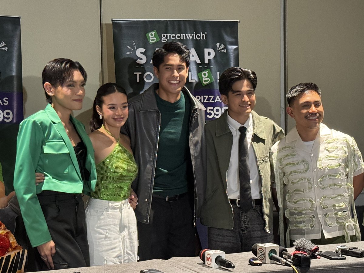 PhilippineStar's tweet photo. OUR PBB FEEL G BARKADA 💚

Actor Donny Pangilinan along with former PBB housemates Will Ashley, Bianca de Vera, and Esnyr answer questions from the members of the media ahead of a fanmeet in Taguig City on Thursday. | @janellelorzano https://t.co/2Fa2GjxSEO