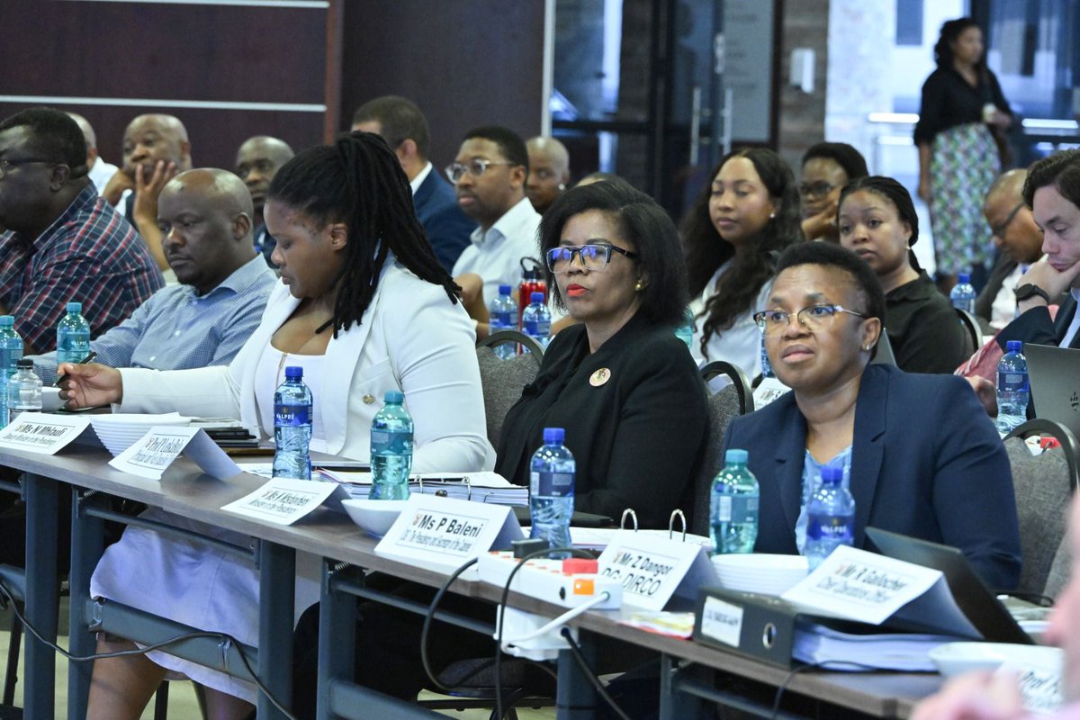 GovernmentZA's tweet photo. 📸📸📍Today | Minister in the Presidency, @Khu_Ntshavheni  accompanied by Deputy Minister @NoncebaMhlauli  Director-General Ms. Phindile Baleni, and Chief Operating Officer Rory Gallocher, Head of Public Service Commission, Prof Somadoda Fikeni and Prof Trevor Fowler participate in an essential strategic planning session at UNISA, hosted by Vice-Chancellor Professor Puleng LenkaBula. 

This presidential strategic session is instrumental in defining the administration's overarching vision and objectives. Through the alignment of priorities, it guarantees that all initiatives and policies contribute to a unified agenda, thereby facilitating effective decision-making processes and resource allocation.

#GovZAUpdates