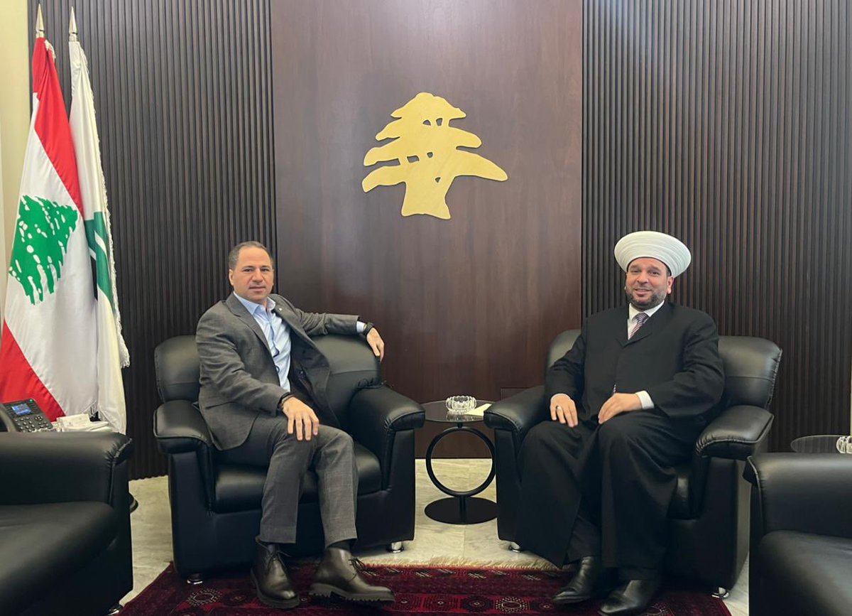samygemayel's tweet photo. لقاء عضو المجلس الشرعي الإسلامي الأعلى الشيخ فايز سيف حاملاّ دعوة من سماحة مفتي الجمهورية الشيخ عبد اللطيف دريان للمشاركة في افطار دار الفتوى https://t.co/d0vwcwqjET