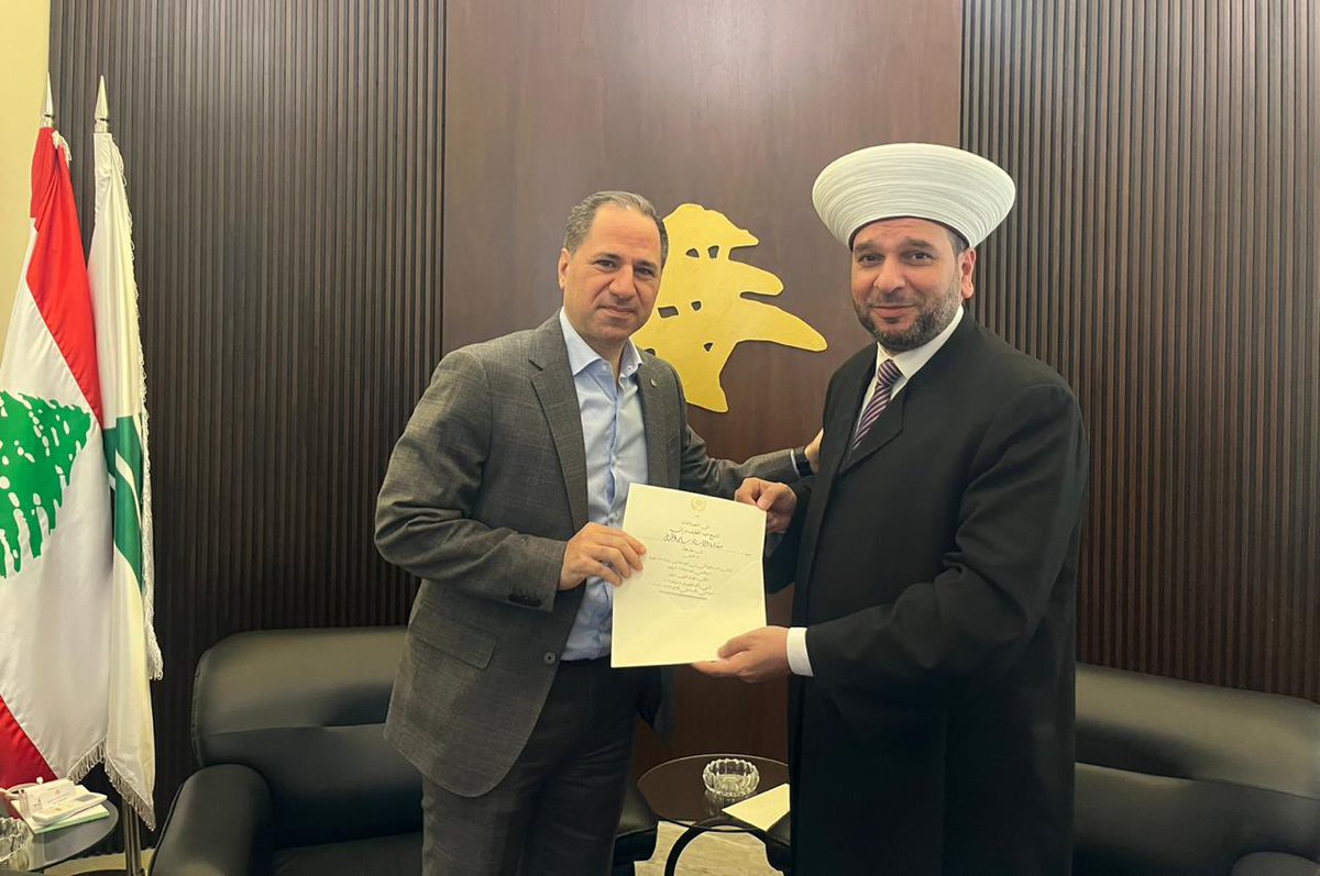 samygemayel's tweet photo. لقاء عضو المجلس الشرعي الإسلامي الأعلى الشيخ فايز سيف حاملاّ دعوة من سماحة مفتي الجمهورية الشيخ عبد اللطيف دريان للمشاركة في افطار دار الفتوى https://t.co/d0vwcwqjET