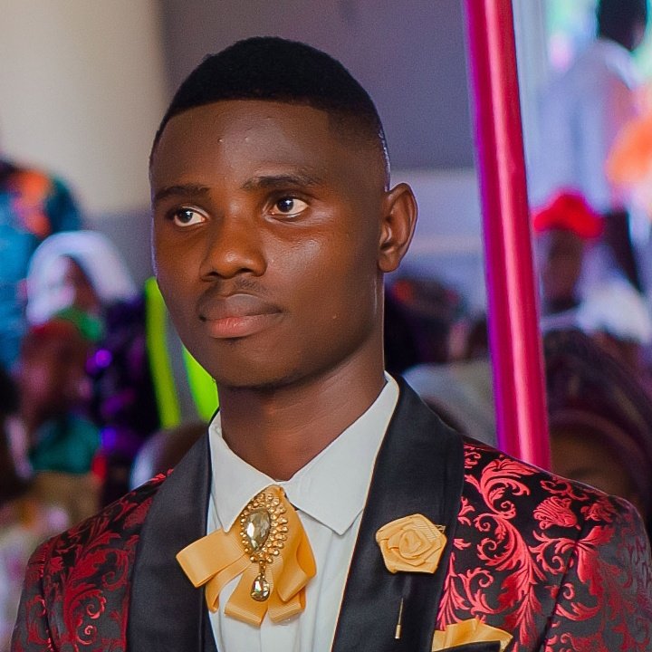 adeukeade tweet picture