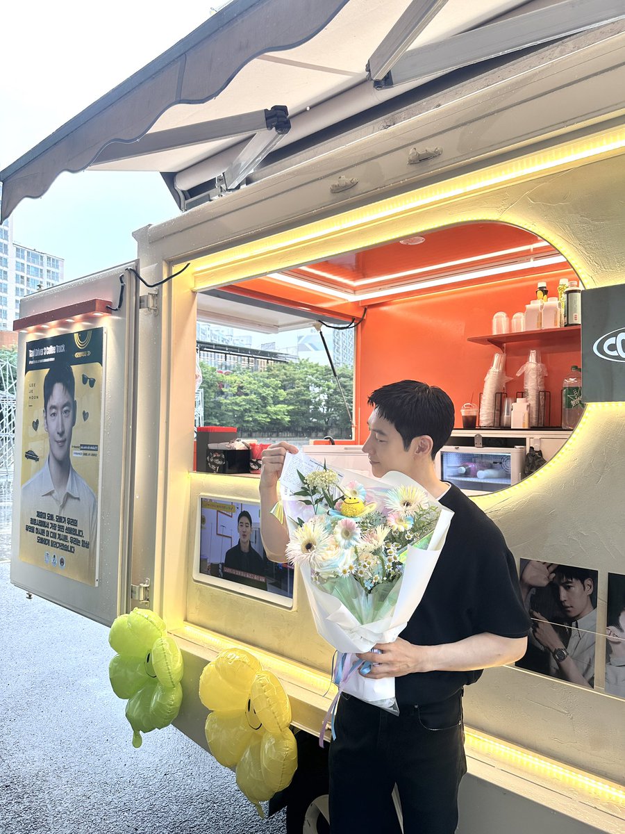 LJHUniverseVN's tweet photo. COMPANY ON SENT PROOF PHOTOS OF OUR COFFEE TRUCK SUPPORTING THE FILMING OF “TAXI DRIVER 3” 😎🚖🌈
Come to Vietnam, JeHoon oppa 🖤💛🧡
#LeeJeHoon #이제훈 #KimDoKi #TaxiDriver3 https://t.co/ntYMDTdApw