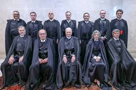 WinstonBr1's tweet photo. FORMAÇÃO DE QUADRILHA ?
Rasgaram a CF diversas vezes
Derrotaram o Bolsonarismo
Impuseram censura
Decisões nas mídia de casos em julgamento
Criam leis
Eleições não se ganham. Se tomam
Esposas e familiares poderosos
Cassino, resorts, bancos, institutos e muito mais
Milionários https://t.co/aw7z1Ud4SQ