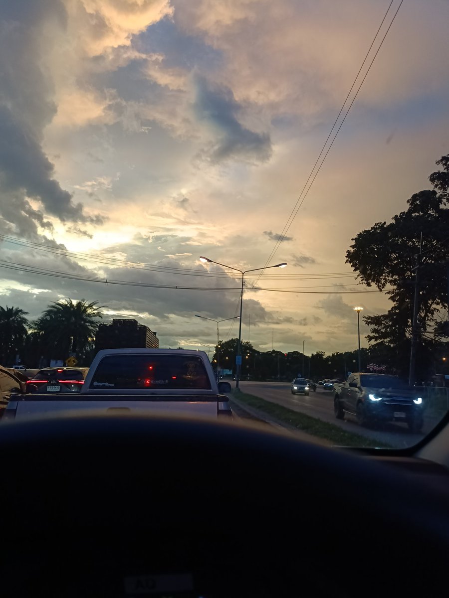 Poom1701's tweet photo. ทำไมเงียบจังเดี๋ยวนี้ #หนองปลิง #นครสวรรค์ https://t.co/lQju26RiVk