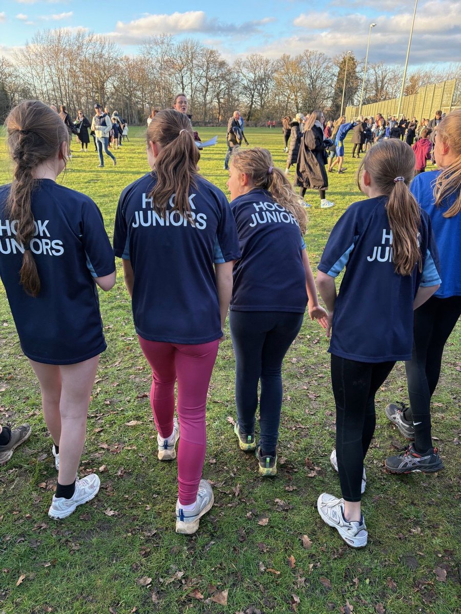 Hook Junior School tweet media