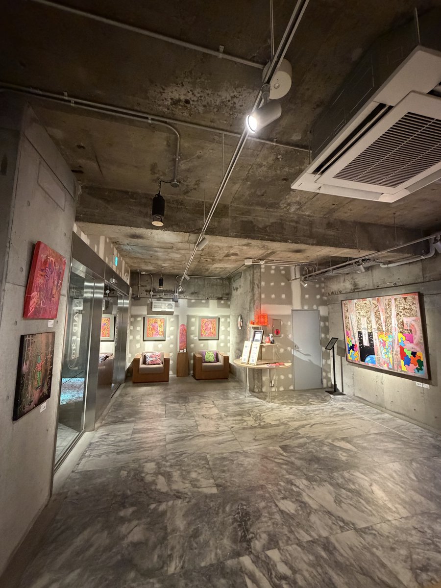 IeeiPo's tweet photo. 本日から仙台市内で作品の展示会がはじまりました。
ホテルと照明ショールームの2ヶ所同時開催です。 https://t.co/LzrhZOeymV