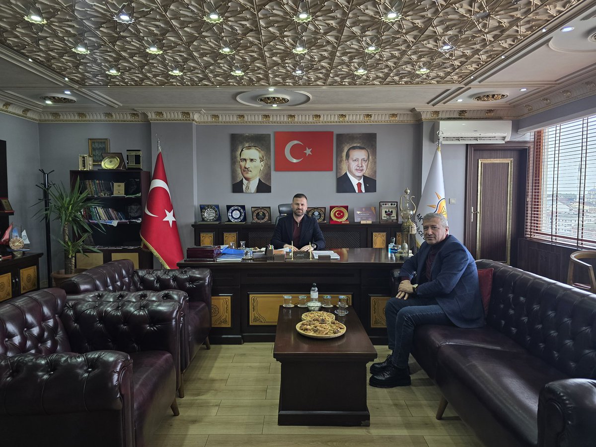 Arnavutköy Kent Konseyi Başkanımız Abdulmenaf Batur ziyaretleri ve hoş sohbetleri için teşekkür ederim.

Arnavutköyümüz için birlikte yol yürüdüğümüz, aynı heyecanı ve sorumluluğu paylaştığımız Abdulmenaf Başkanımızla bir araya gelmek çok kıymetliydi. 

Birlik ve dayanışma